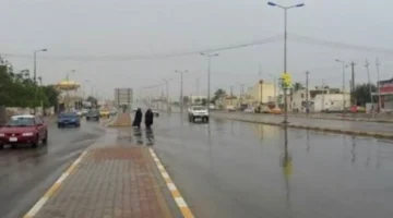 هطول أمطار السبت على مناطق واسعة بالمملكة وتأثيراتها على الحياة اليومية